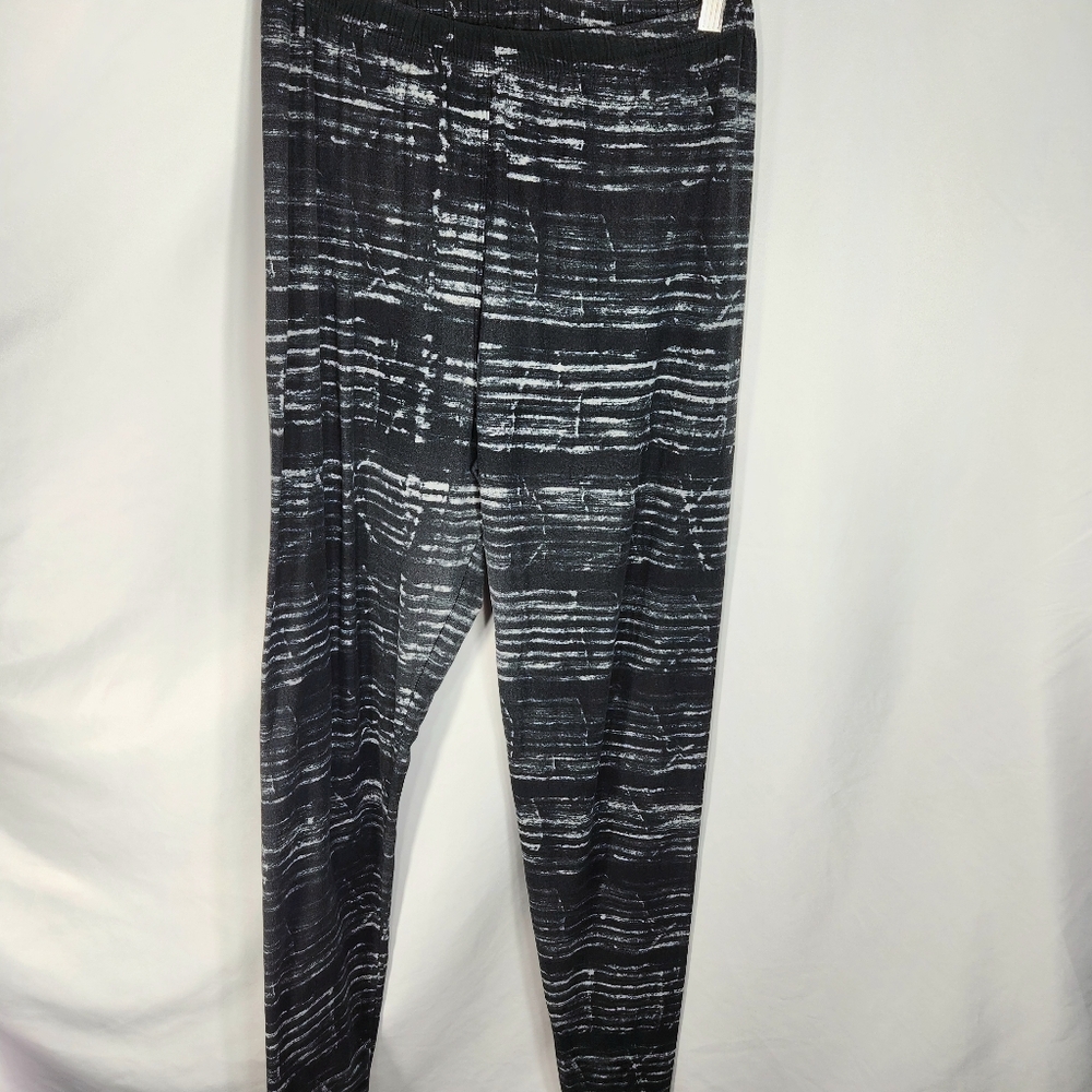 Leggings Depot Black & White Abstract Print Soft Leggings Plus Size One Size